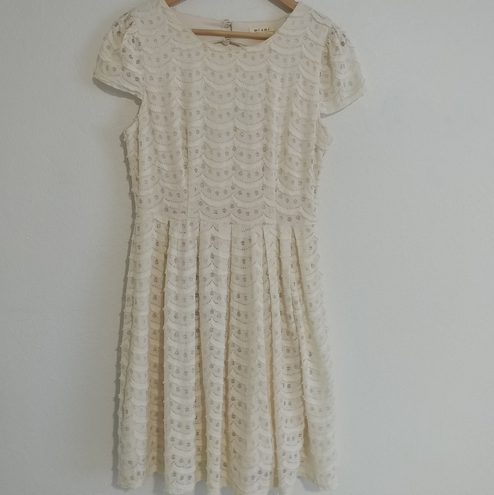 Mi Ami cream lace dress key hole back cap sleeve